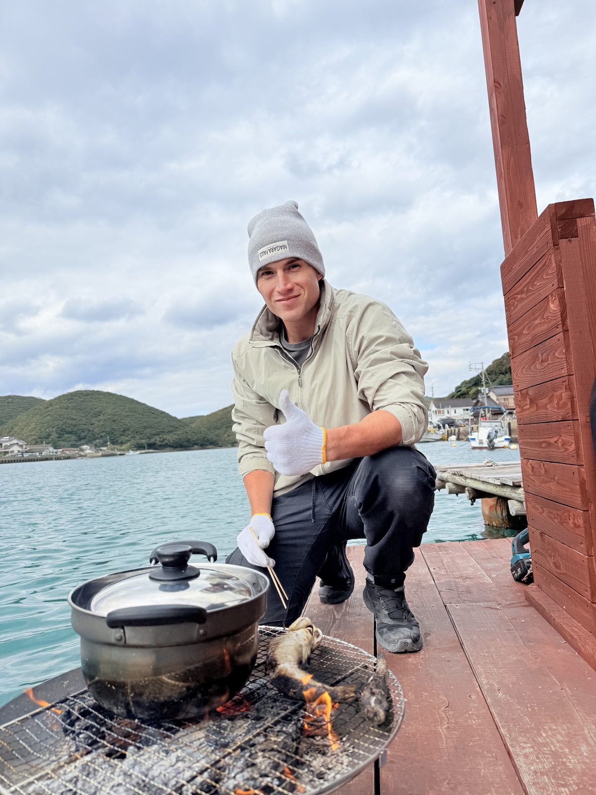 ロッジでBBQを楽しむ