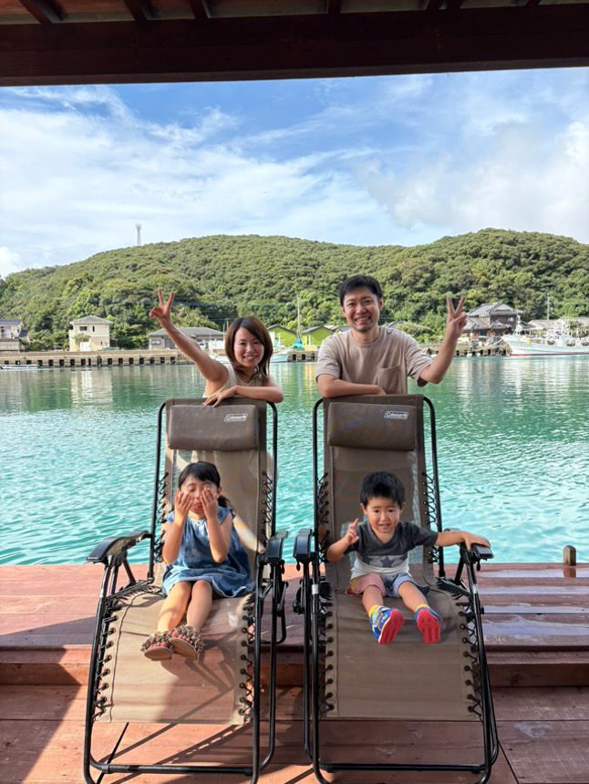 水上ロッジのファミリー