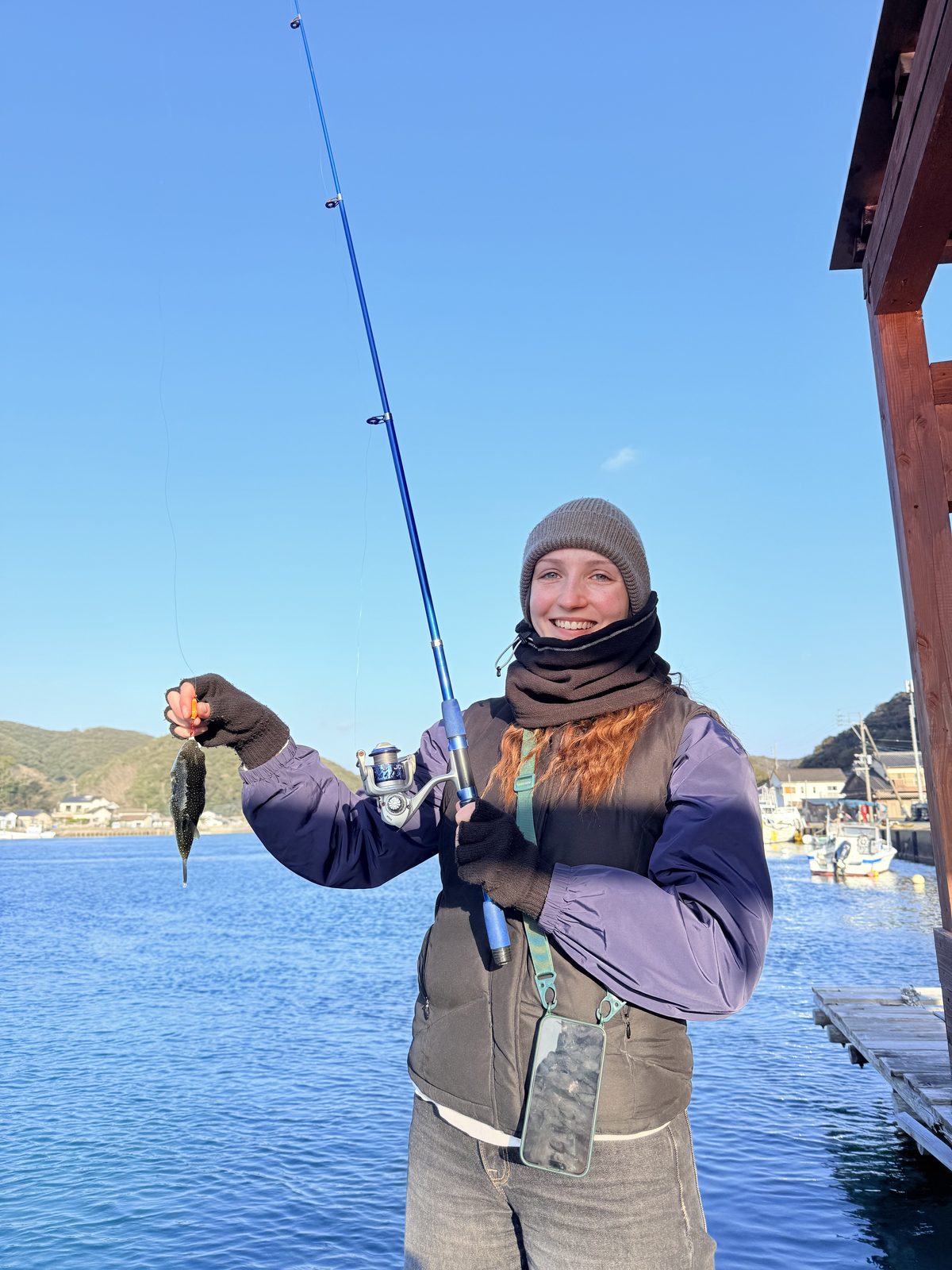 釣りを楽しむ外国人女性